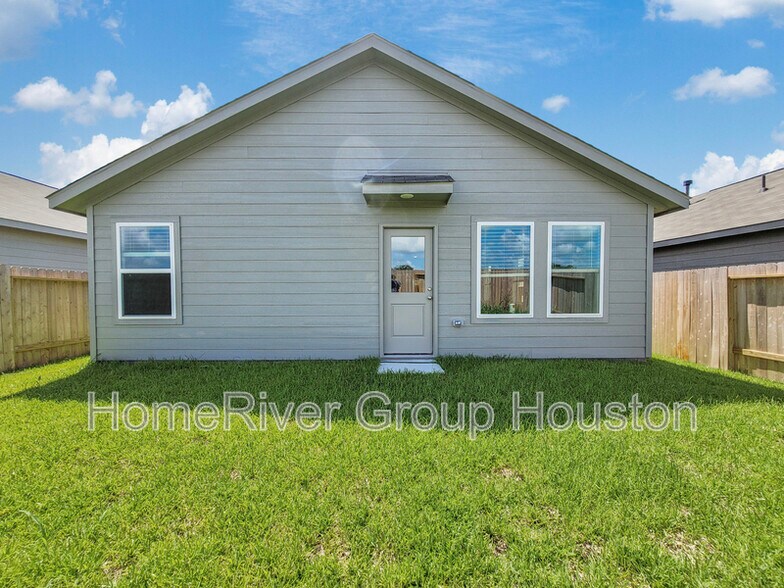 Building Photo - 207 Brandi Dr