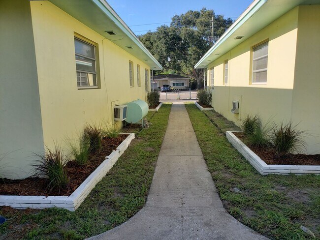 Building Photo - 5624 Gulfport Blvd S