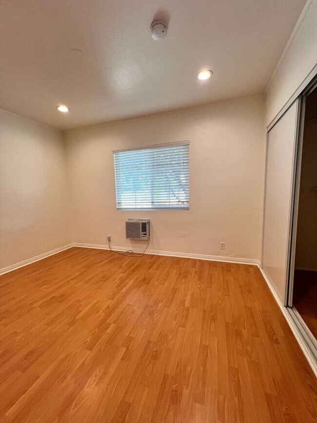 Building Photo - 711 Maltman Ave
