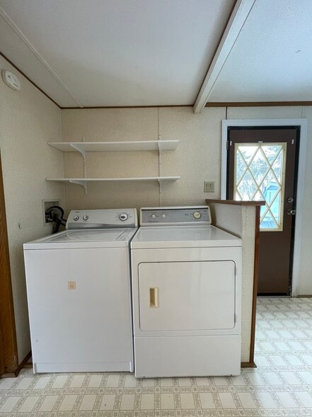 Building Photo - 7323 Academy St