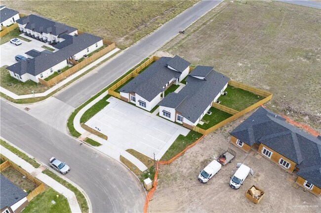 Building Photo - 30 Hidalgo Cir