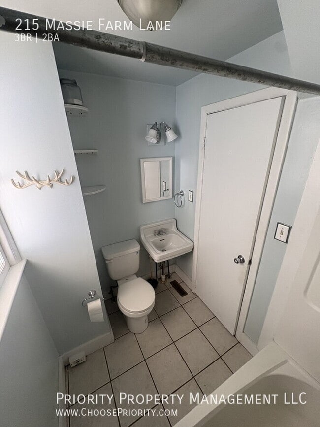 Building Photo - 215 Massie Farm Ln