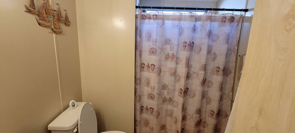 Guest bathroom - 3618 Stockton Rd