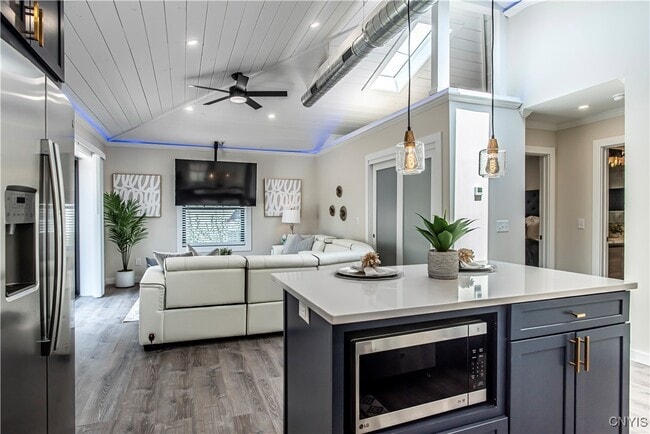 Building Photo - 1014 Main St