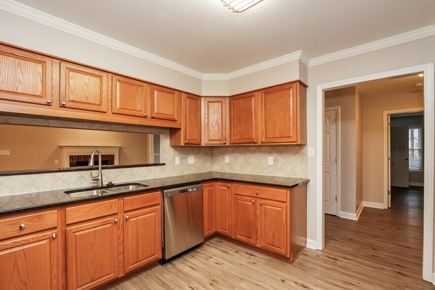 Building Photo - 3631 Robin Ln