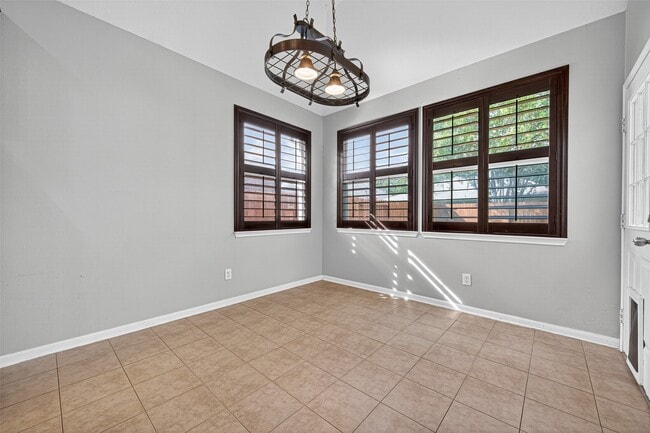 Building Photo - 27210 Sable Oaks Ln