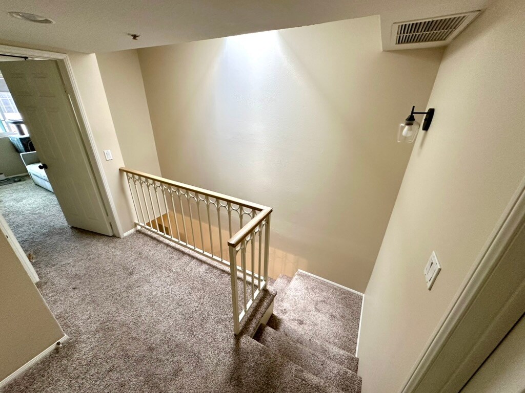 Building Photo - 537 N Adams St