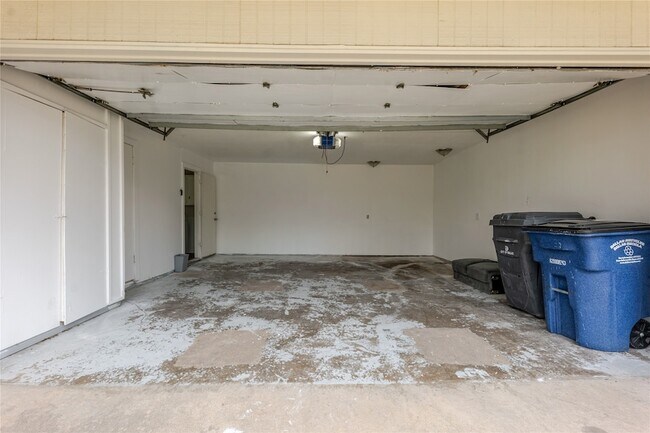 Building Photo - 11839 High Meadow Dr