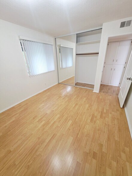 Building Photo - 319 Concord St