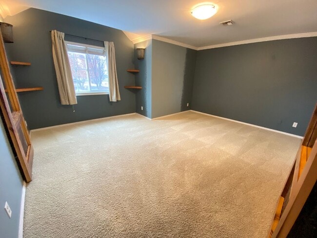 Building Photo - Beautiful 3 Bedroom Home with Custom Touches!