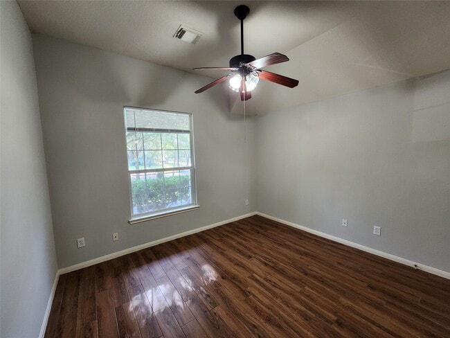 Building Photo - 1011 Lexington Green Dr