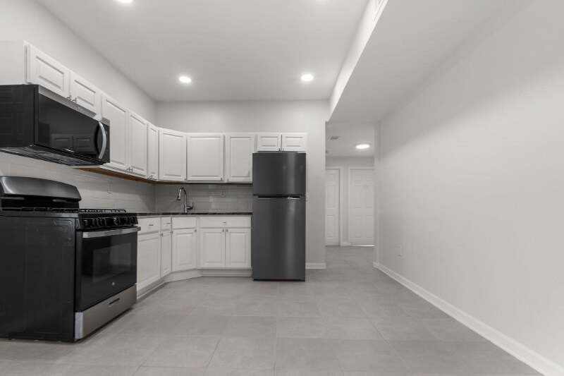 Building Photo - 122 Shephard Ave