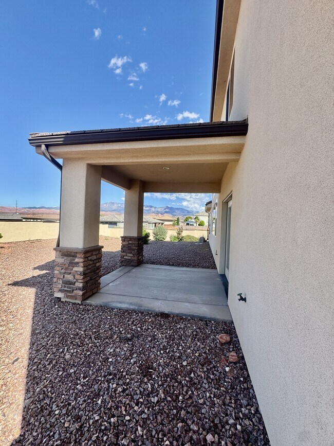 Building Photo - 2388 S 3330 W