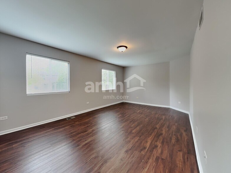 Building Photo - 8601 Sycamore Ct