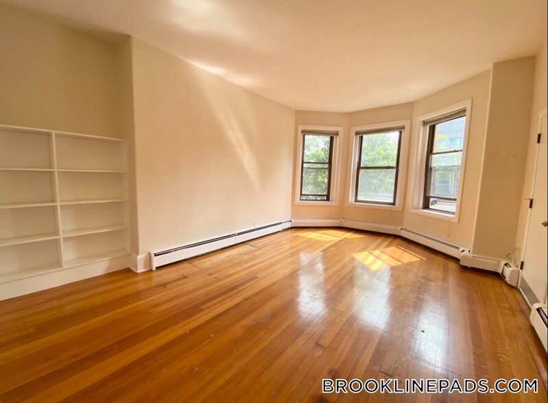 Building Photo - 1728 Beacon St