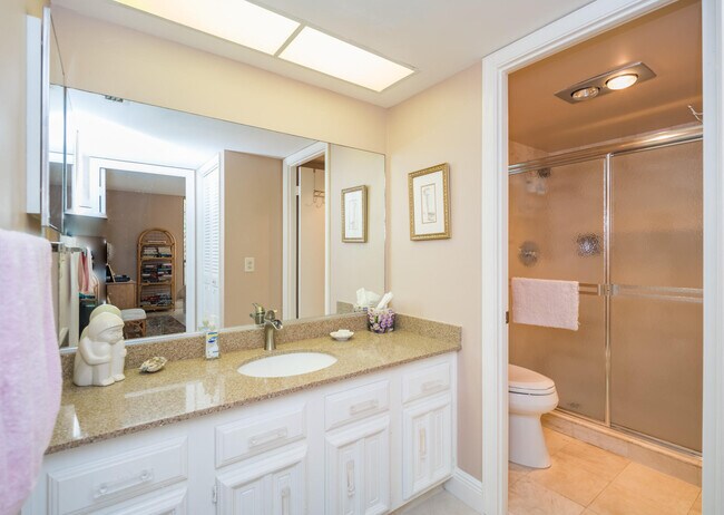 Building Photo - 5188 Woodland Lakes Dr