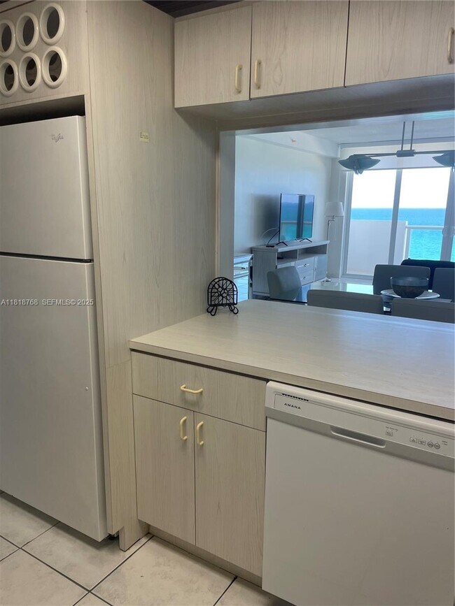 Building Photo - 5601 Collins Ave