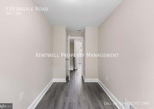 Building Photo - 910 Argyle Rd