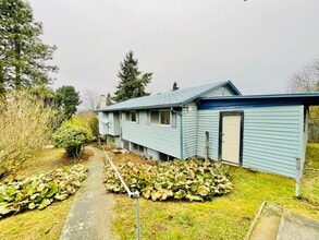 Building Photo - Tranquil House on Quiet South Delridge Street!