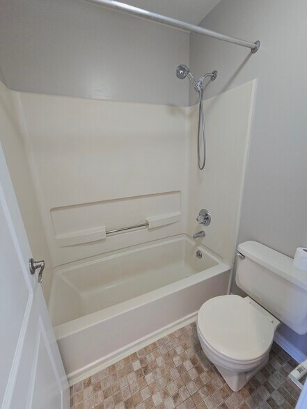 Building Photo - 8388 Montgomery Run Rd