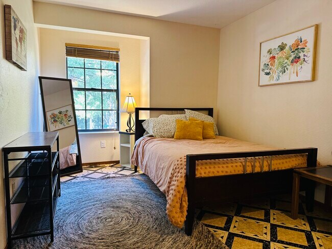 Building Photo - 22689 Cedar Pines Ave