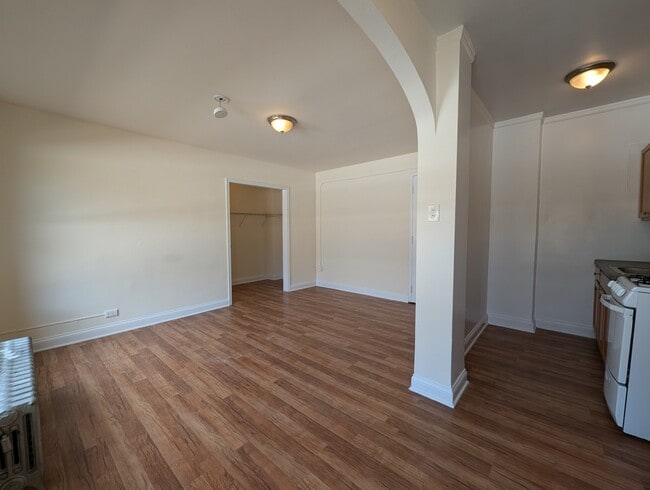 Building Photo - 5417 N Kenmore Ave