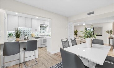 Building Photo - 788 Park Shore Dr