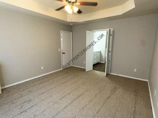 Building Photo - 241 W Pines Way