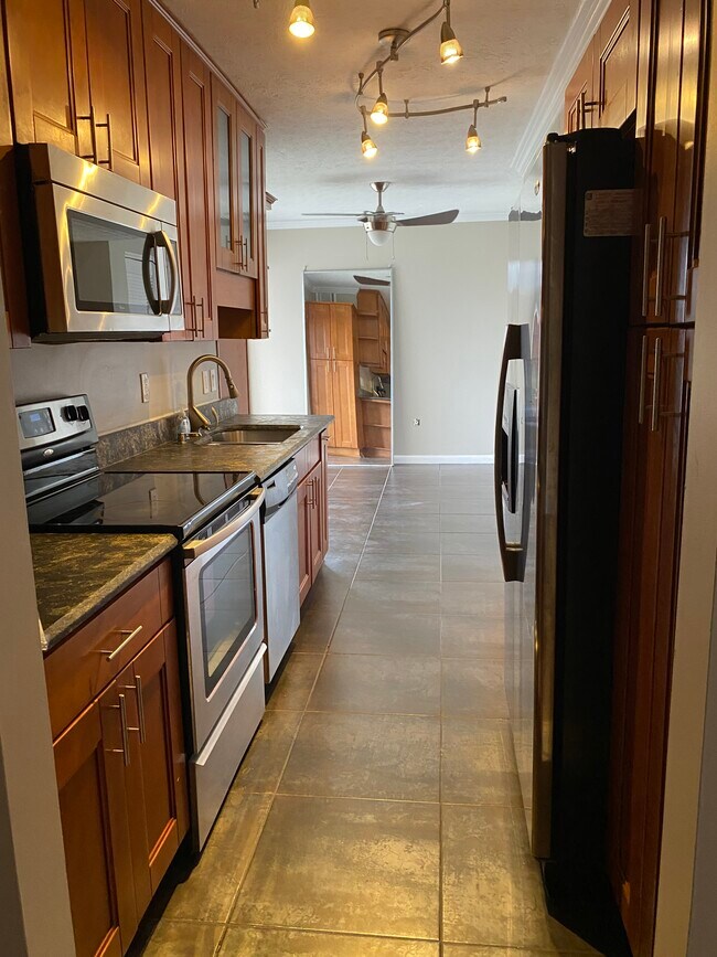 Kitchen w/eat in dining - 7925 Mandan Rd