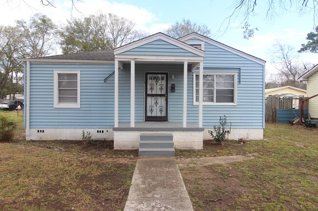 Primary Photo - New On The Market! Fresh New Updates!! Bet...