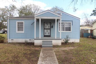 Building Photo - New On The Market! Fresh New Updates!! Bet...