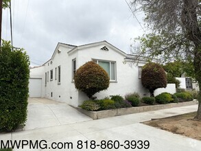 Building Photo - Ideally situated 2-Bed 2-Bath HOME
