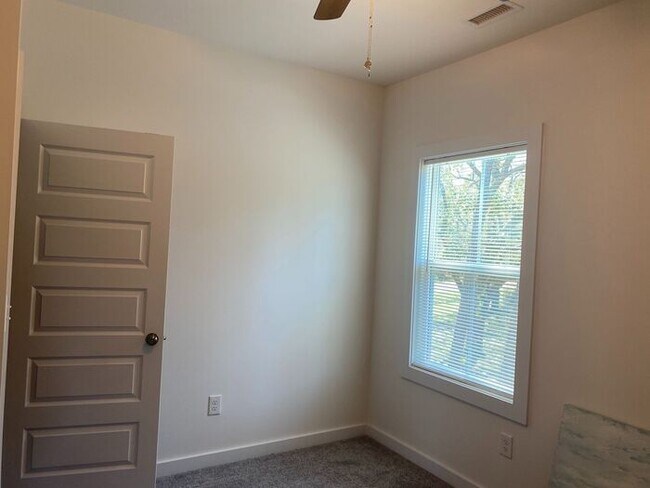 Building Photo - COMING SOON! 4 Bedroom Home. Poplar Masonboro Loop Location, Top schools! Garage