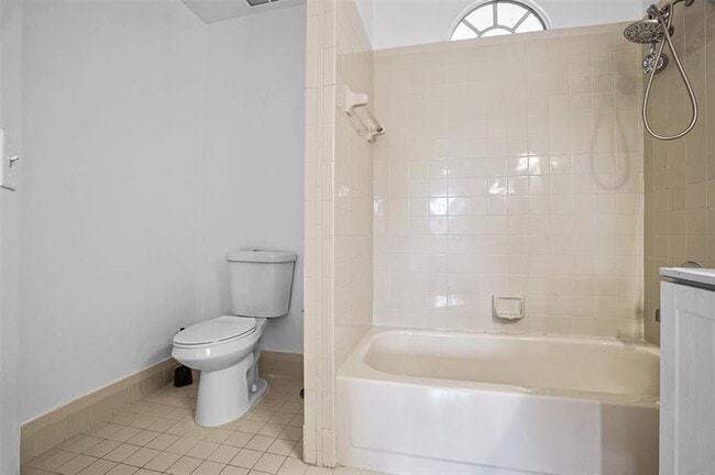 Building Photo - 1013 SW 112th Ter