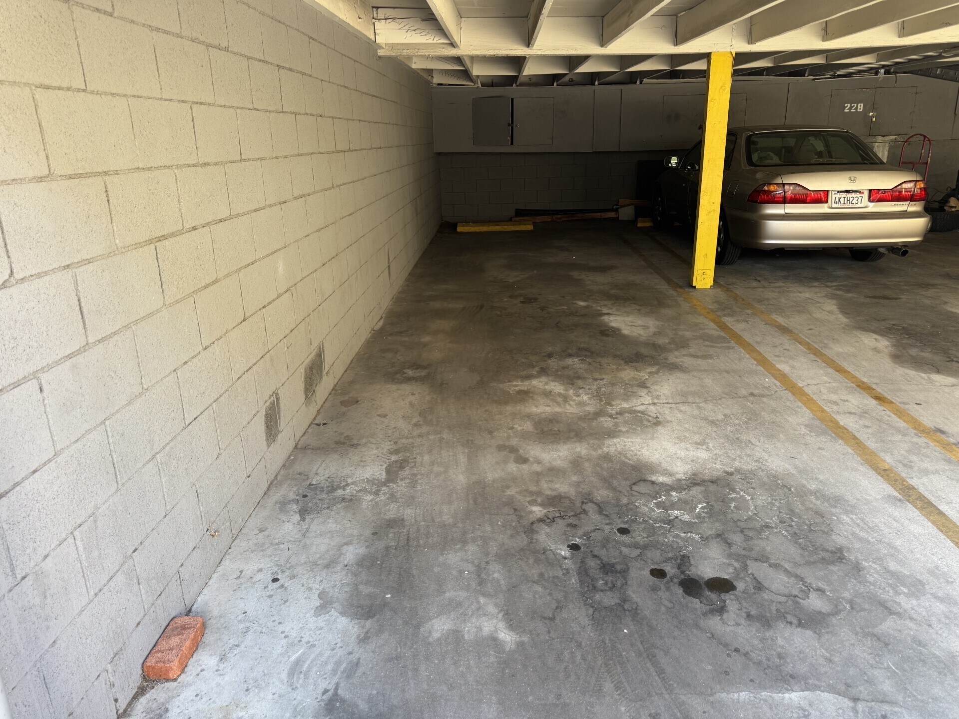 Building Photo - 15516 Nordhoff St