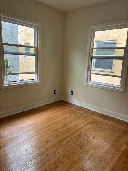 Building Photo - 958 2nd St