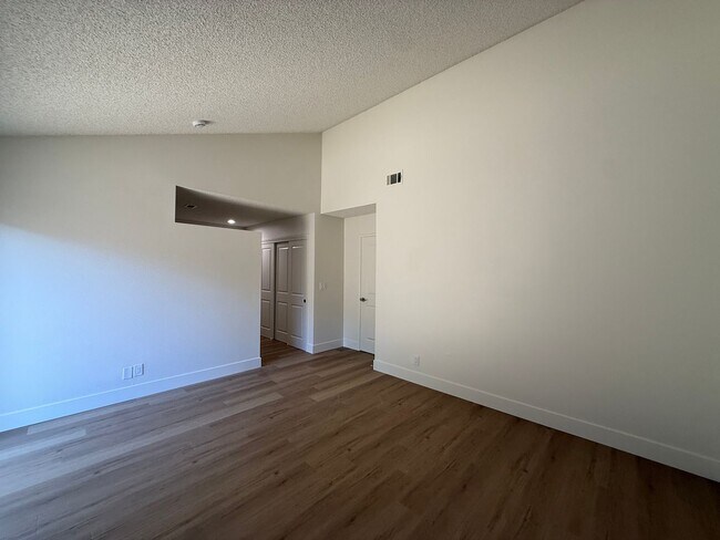 Building Photo - Just Beautifully Updated Village Hills Single Story Home in Orcutt