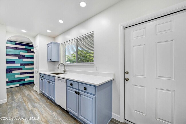 Building Photo - 702 Lund Cir