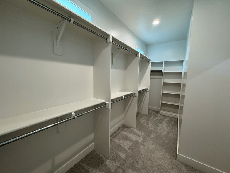 Building Photo - 1613 SW Hedgewood Ln