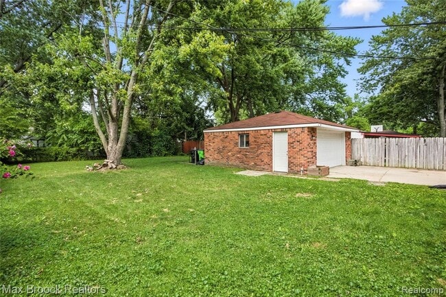 Building Photo - 25301 Ford St