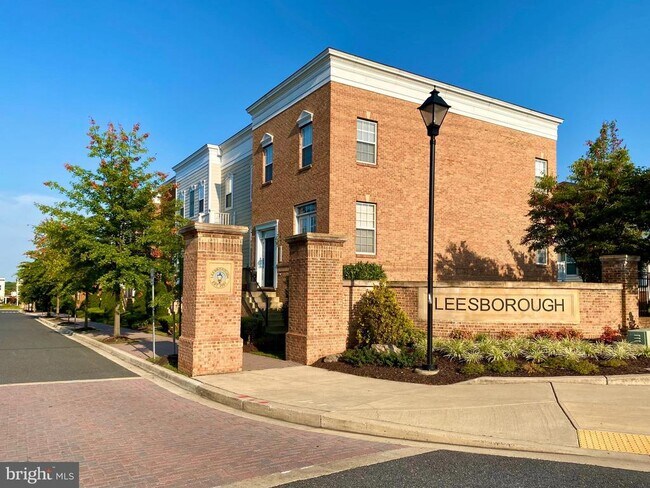 Building Photo - 2224 Leesborough Dr