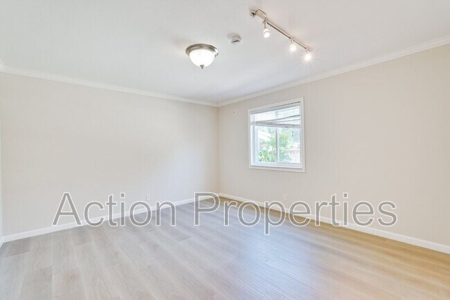Building Photo - 3806 Century Dr