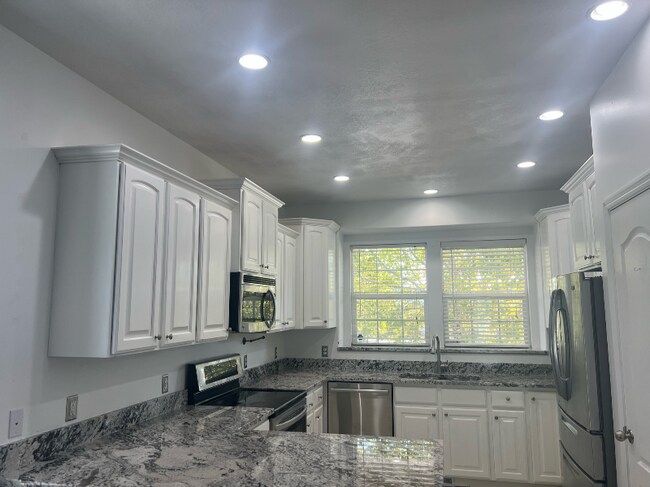 Building Photo - 7958 Big Sycamore Dr