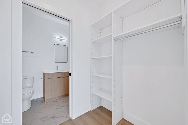 Building Photo - 3322 N Halsted St