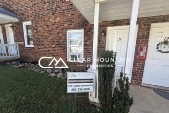 Building Photo - Renovated 2BR Apartment Near Downtown Greer