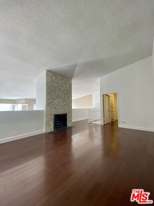 Building Photo - 2332 Fox Hills Dr