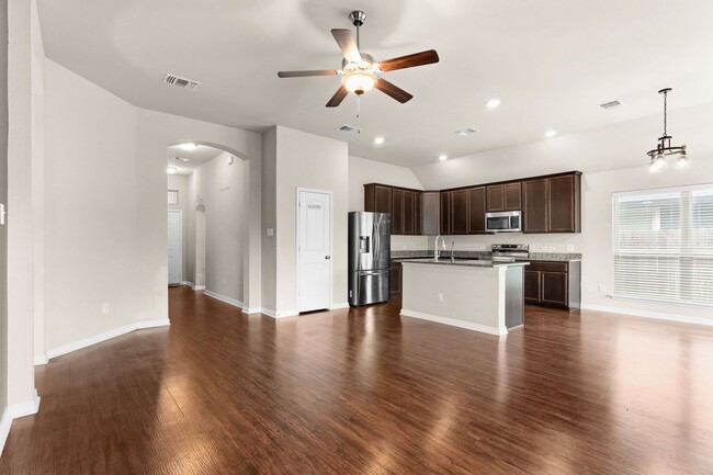 Building Photo - 3 Bedroom 2 bath in La Pointe Community