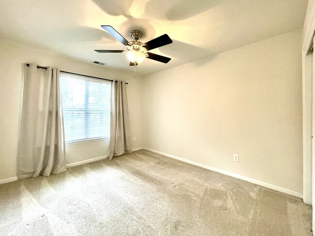 Building Photo - 6207 Oaken Gate Dr S