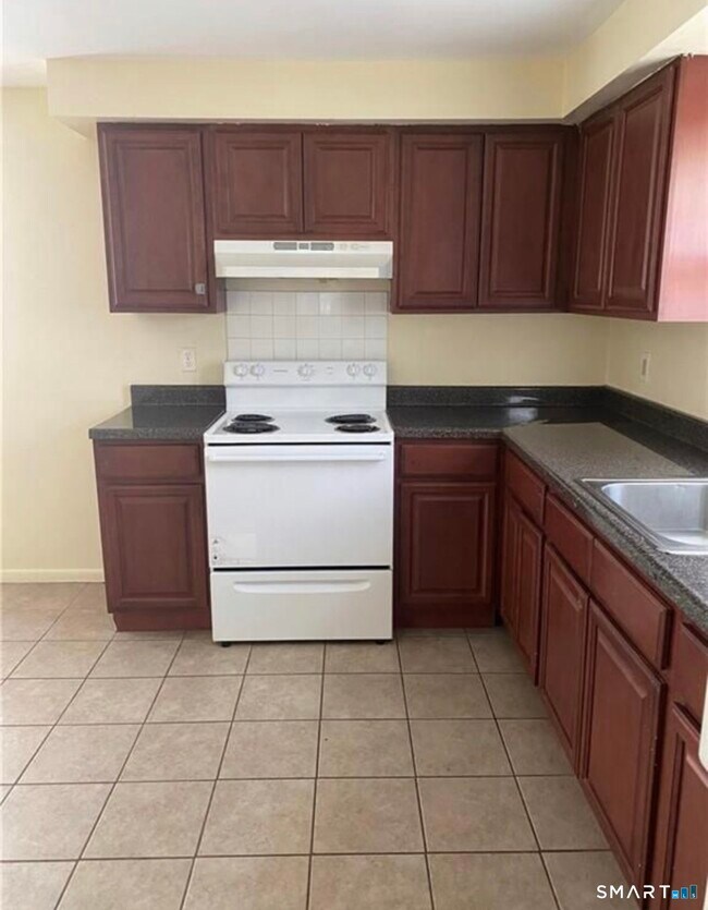 Building Photo - 27 Manila Ave