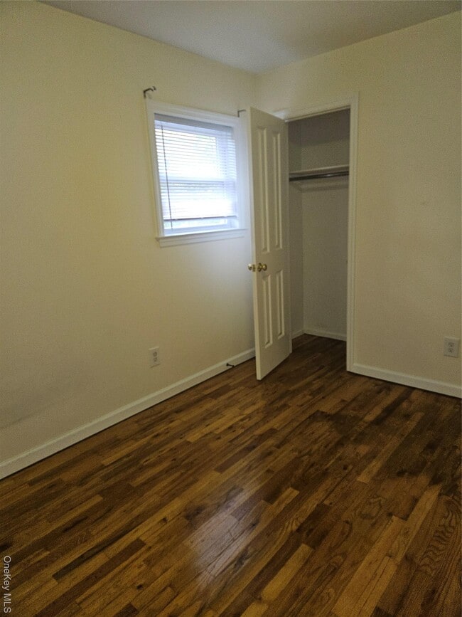 Building Photo - 8 Town Path